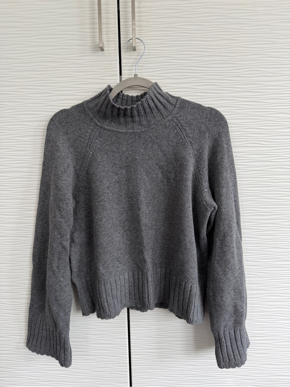 GAP Women's Charcoal Ribbed Turtleneck Sweater